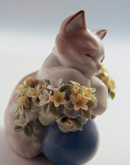 Lladró Dreamy Kitten Cat Figurine Sculpture by  Lladró at   FormFluent Sydney, Australia
