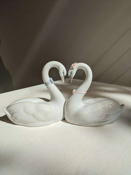  Lladró Endless Love Swans Heart Figurine - Pastel Sculpture by Lladró at  FormFluent