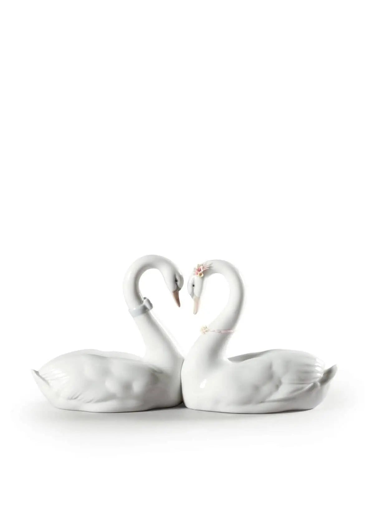  Lladró Endless Love Swans Heart Figurine - Pastel Sculpture by Lladró at  FormFluent