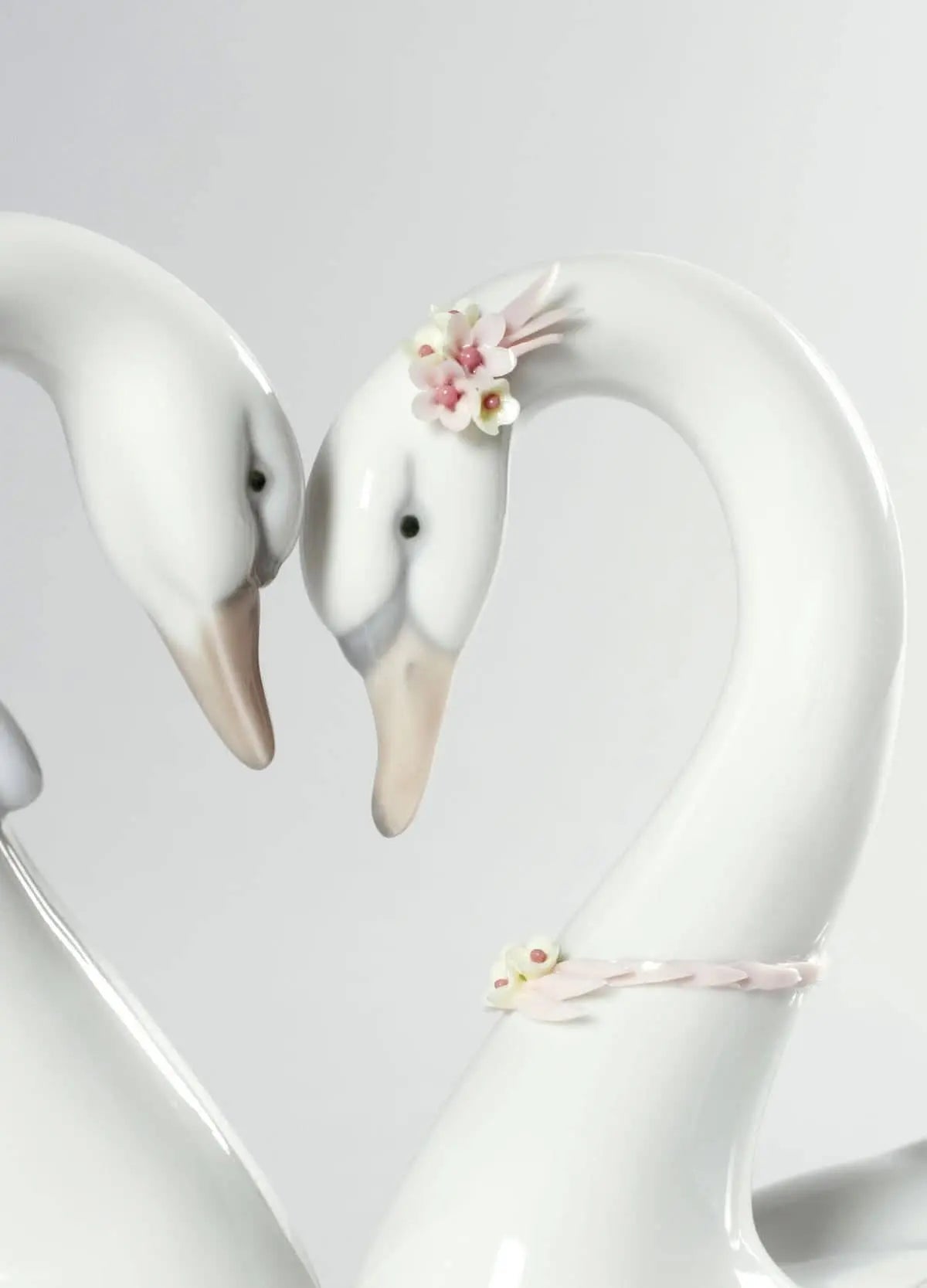  Lladró Endless Love Swans Heart Figurine - Pastel Sculpture by Lladró at  FormFluent