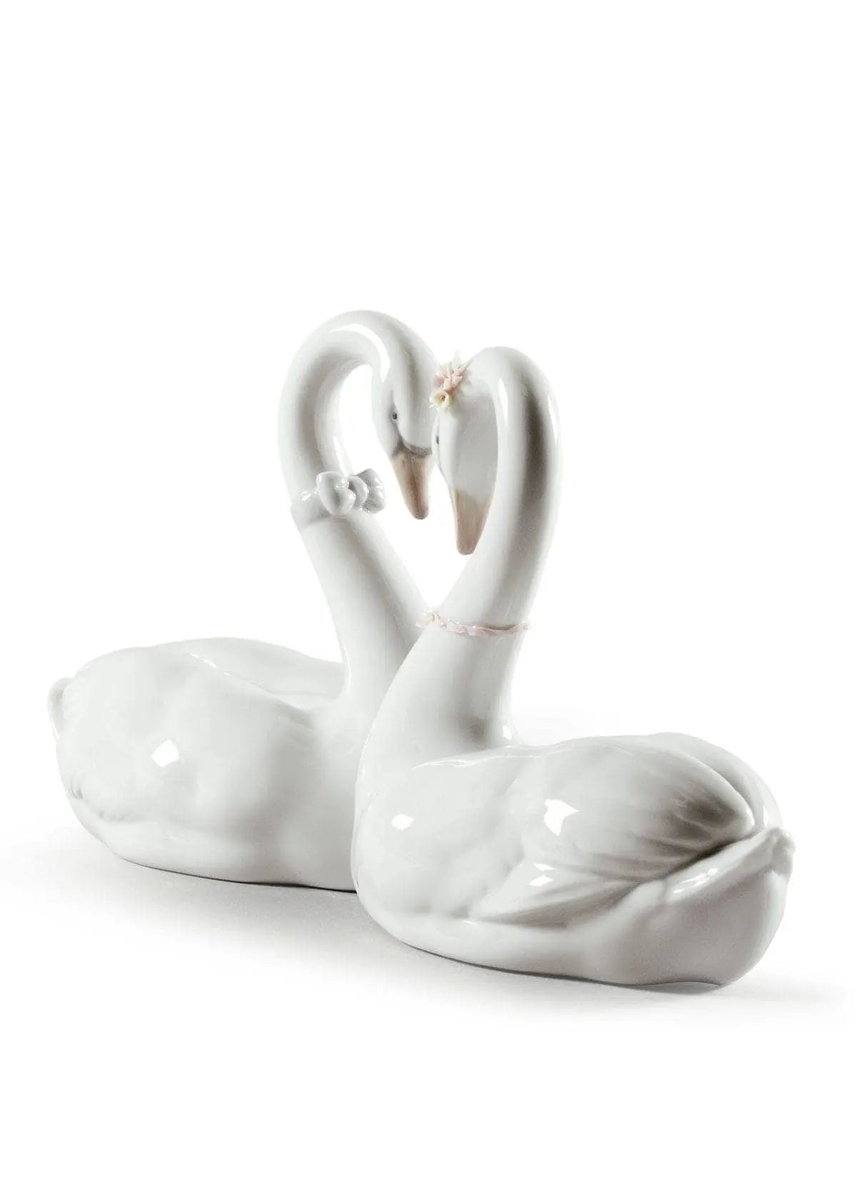  Lladró Endless Love Swans Heart Figurine - Pastel Sculpture by Lladró at  FormFluent
