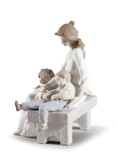  Lladró An Afternoon Nap Mother Figurine Sculpture by Lladró at  FormFluent