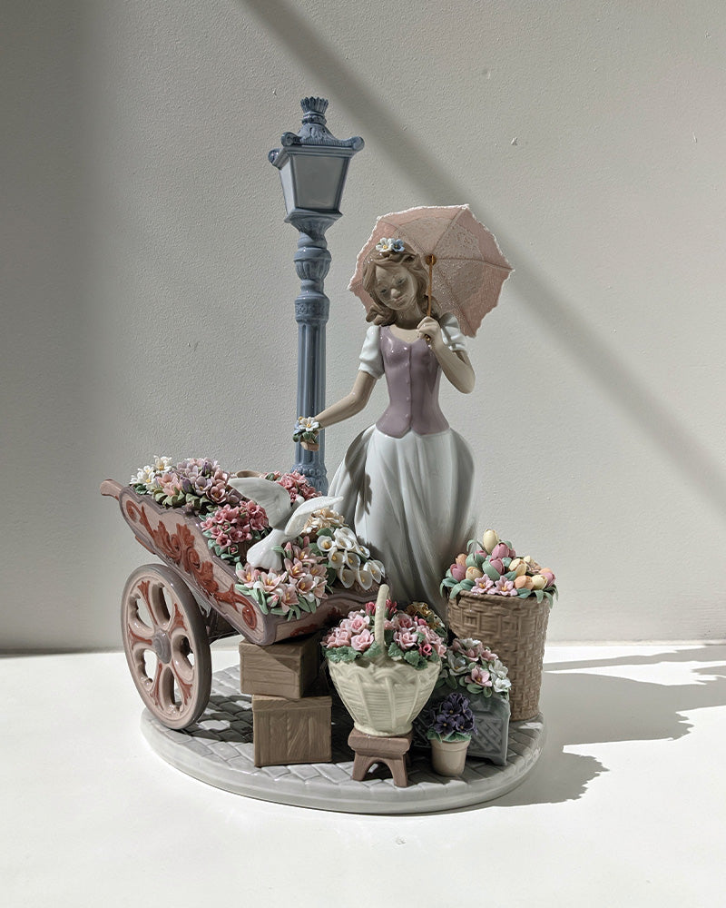 Lladró Flowers for Everyone Sculpture   FormFluent