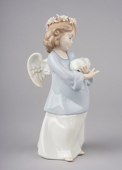 Lladró Heavenly Love Angel Figurine Sculpture by  Lladró at   FormFluent Sydney, Australia