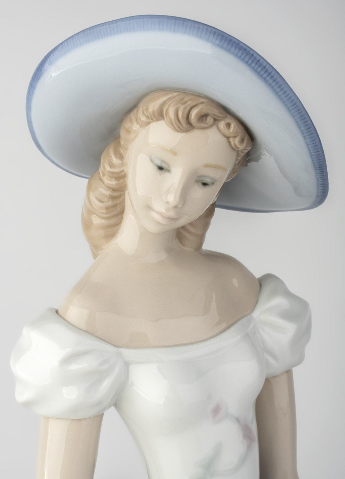  Lladró Fragrances and Colours Woman Figurine Sculpture by Lladró at  FormFluent