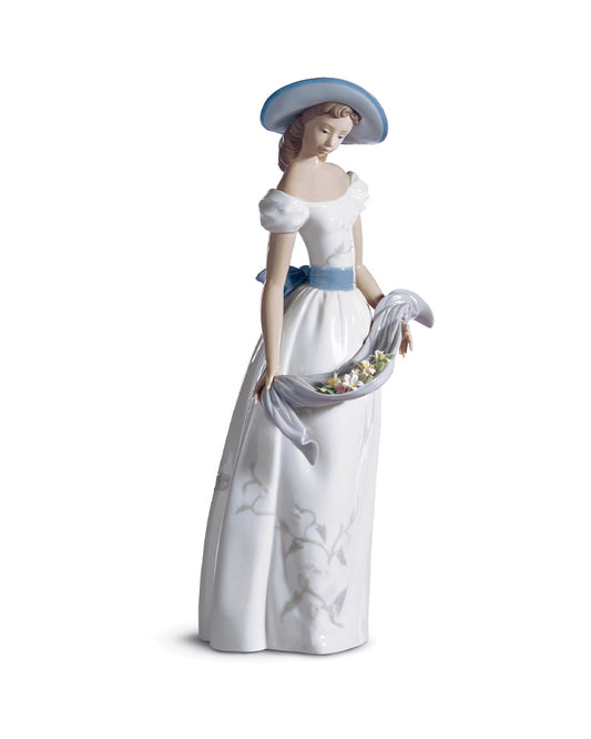 Lladró Fragrances and Colours Woman Figurine   FormFluent