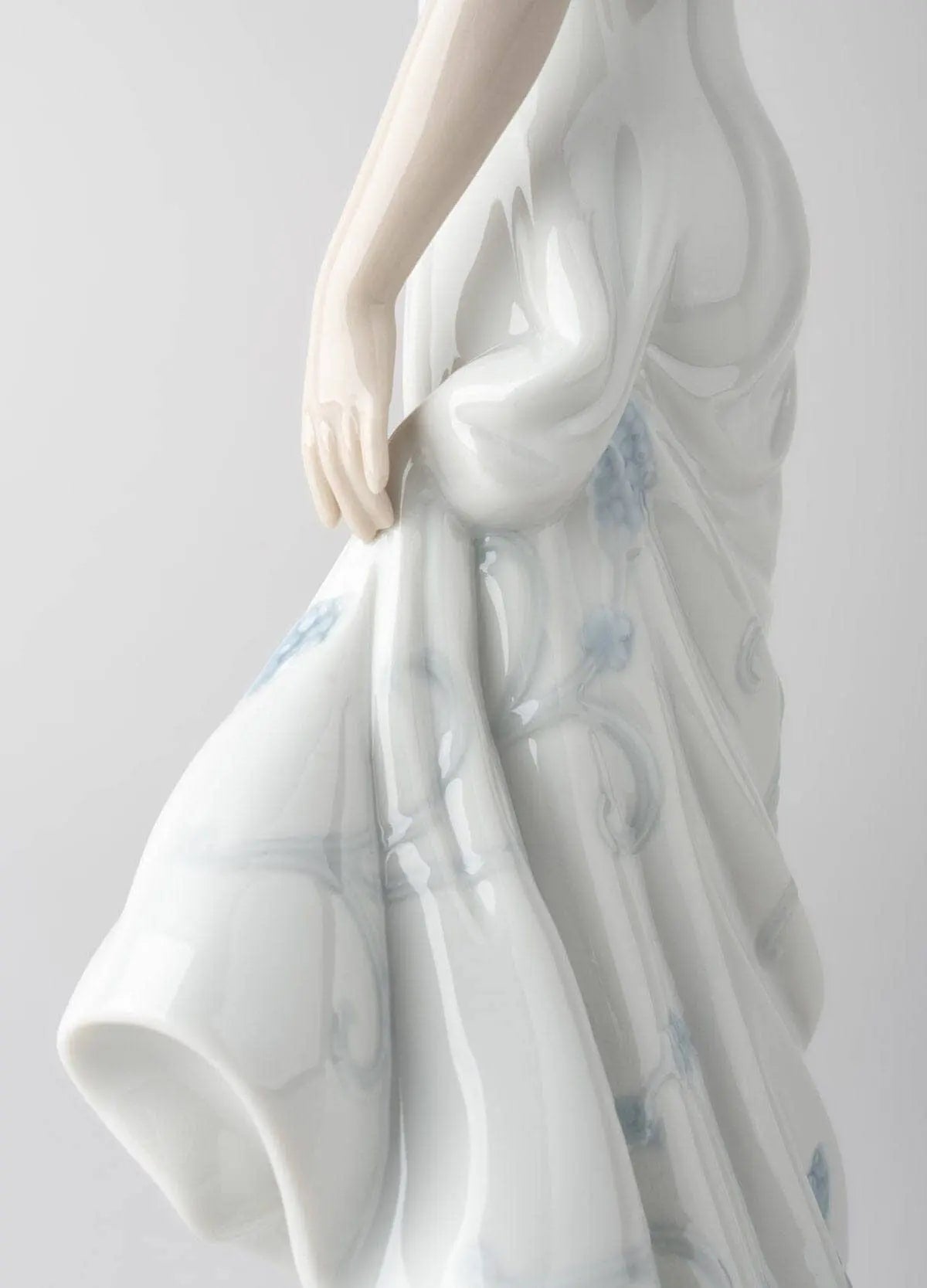 Lladró A Flower's Whisper Woman Figurine Classic | FormFluent