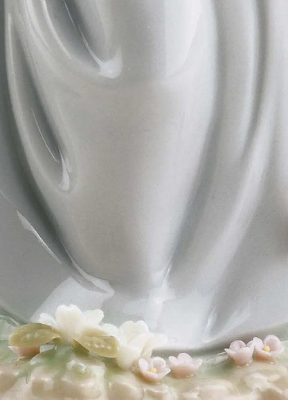  Lladró Friend of The Butterflies Girl Figurine Sculpture by Lladró at  FormFluent