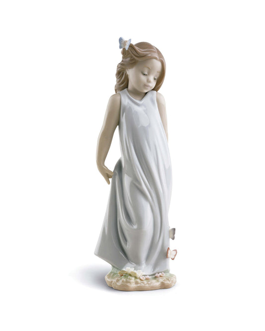 Lladró Friend of The Butterflies Girl Figurine   FormFluent