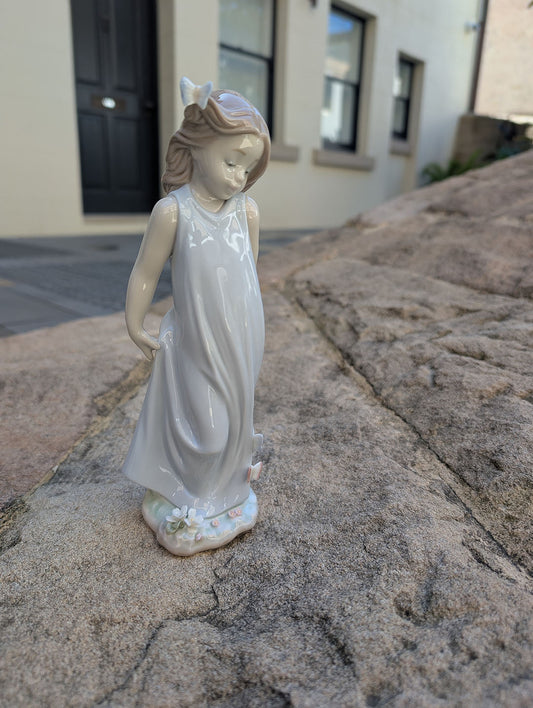 Buy Authentic Lladró Lladró Friend of The Butterflies Girl Figurine  - FormFluent Sydney Australia
