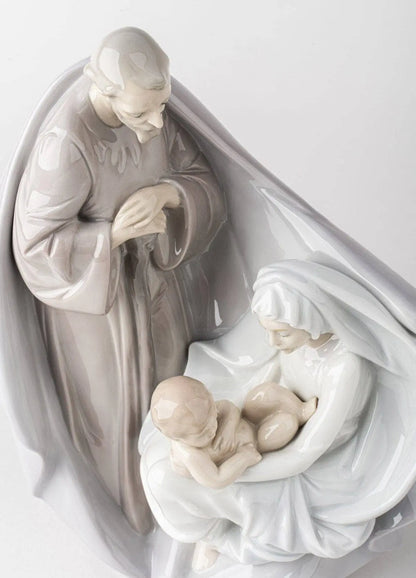  Lladró Birth of Jesus Figurine Sculpture by Lladró at  FormFluent