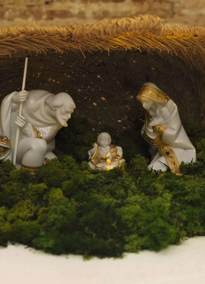  Lladró Mary Nativity Figurine. Golden Lustre  by Lladró at  FormFluent