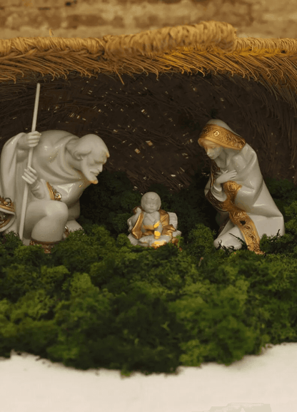Lladró Mary Nativity Figurine Gold Lustre Sculpture by  Lladró at   FormFluent Sydney, Australia