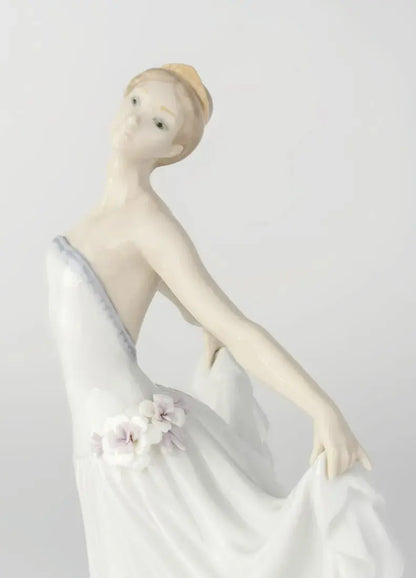 Lladró Ballet Dancer Woman Figurine Sculpture by  Lladró at   FormFluent Sydney, Australia