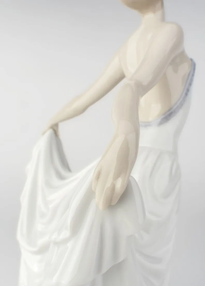Lladró Ballet Dancer Woman Figurine Sculpture - FormFluent Sydney Australia