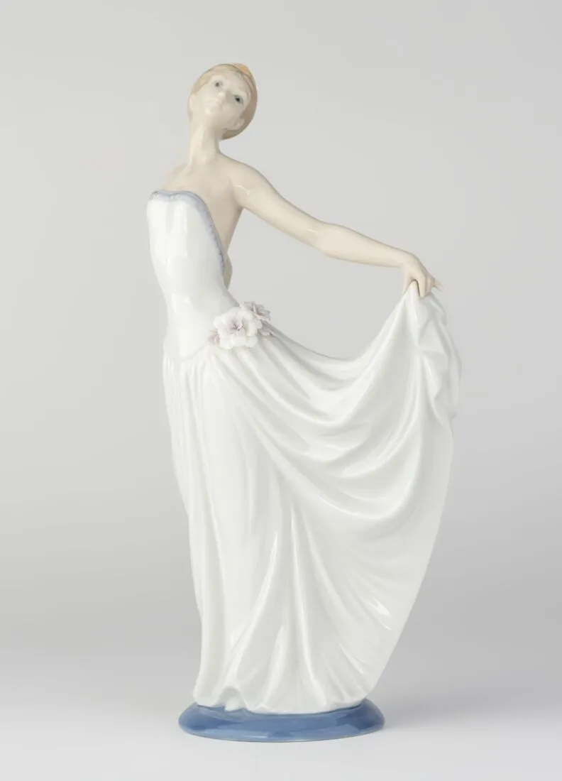 Lladró Ballet Dancer Woman Figurine Sculpture - FormFluent Sydney Australia