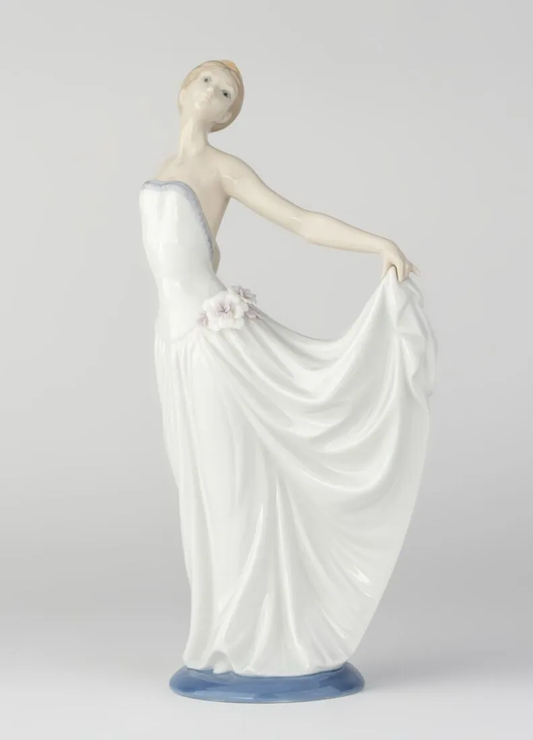 Lladró Ballet Dancer Woman Figurine Sculpture - FormFluent Sydney Australia