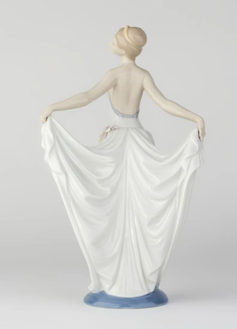 Lladró Ballet Dancer Woman Figurine Sculpture - FormFluent Sydney Australia