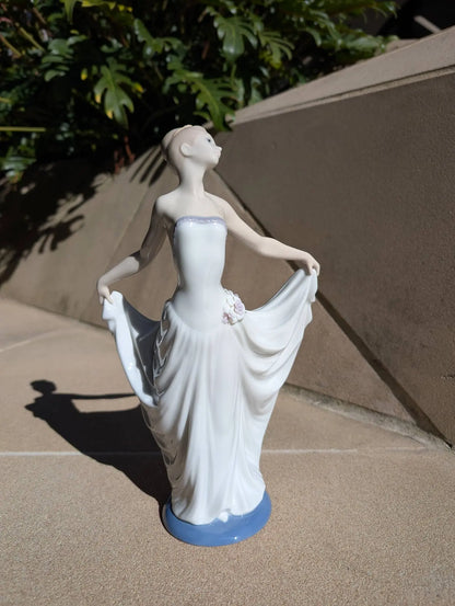 Lladró Ballet Dancer Woman Figurine Sculpture by  Lladró at   FormFluent Sydney, Australia