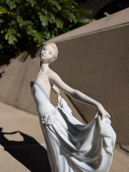 Lladró Ballet Dancer Woman Figurine Sculpture by  Lladró at   FormFluent Sydney, Australia