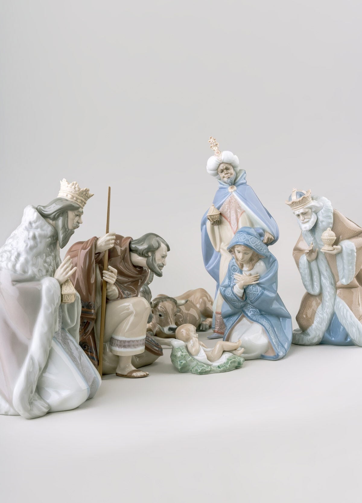 Lladró Silent Night Nativity Set - Classical - FormFluent