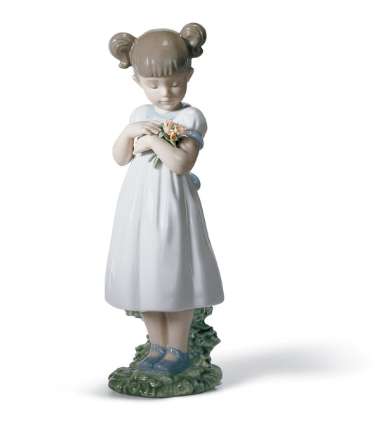 Buy Authentic Lladró Lladró Flowers for Mommy Girl Figurine Sculpture - FormFluent Sydney Australia