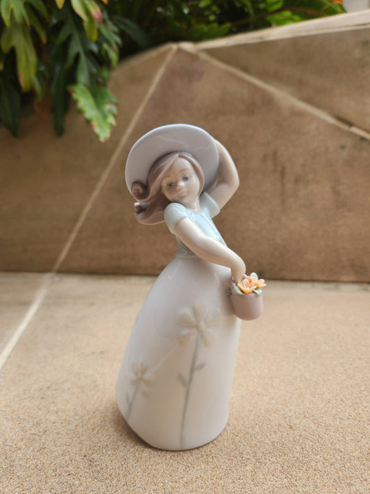 Lladró Little Daisy Girl Figurine