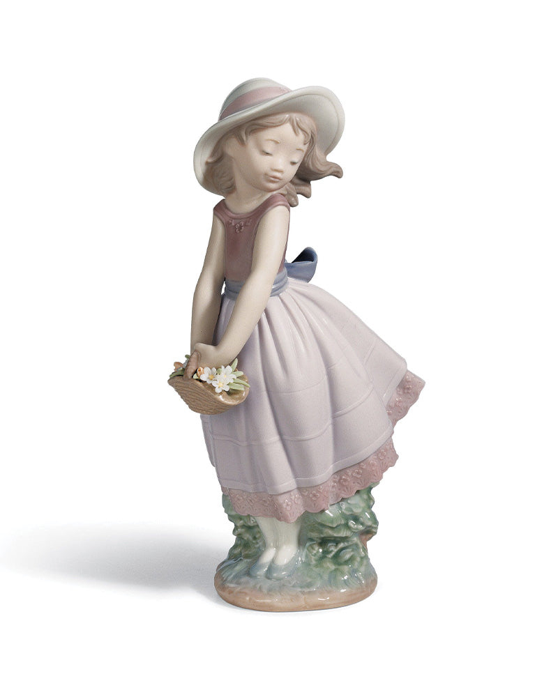 Buy Authentic Lladró Lladró Pretty Innocence Girl Figurine Sculpture - FormFluent Sydney Australia