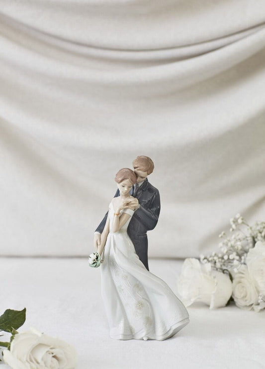 Everlasting Love Couple Figurine - FormFluent