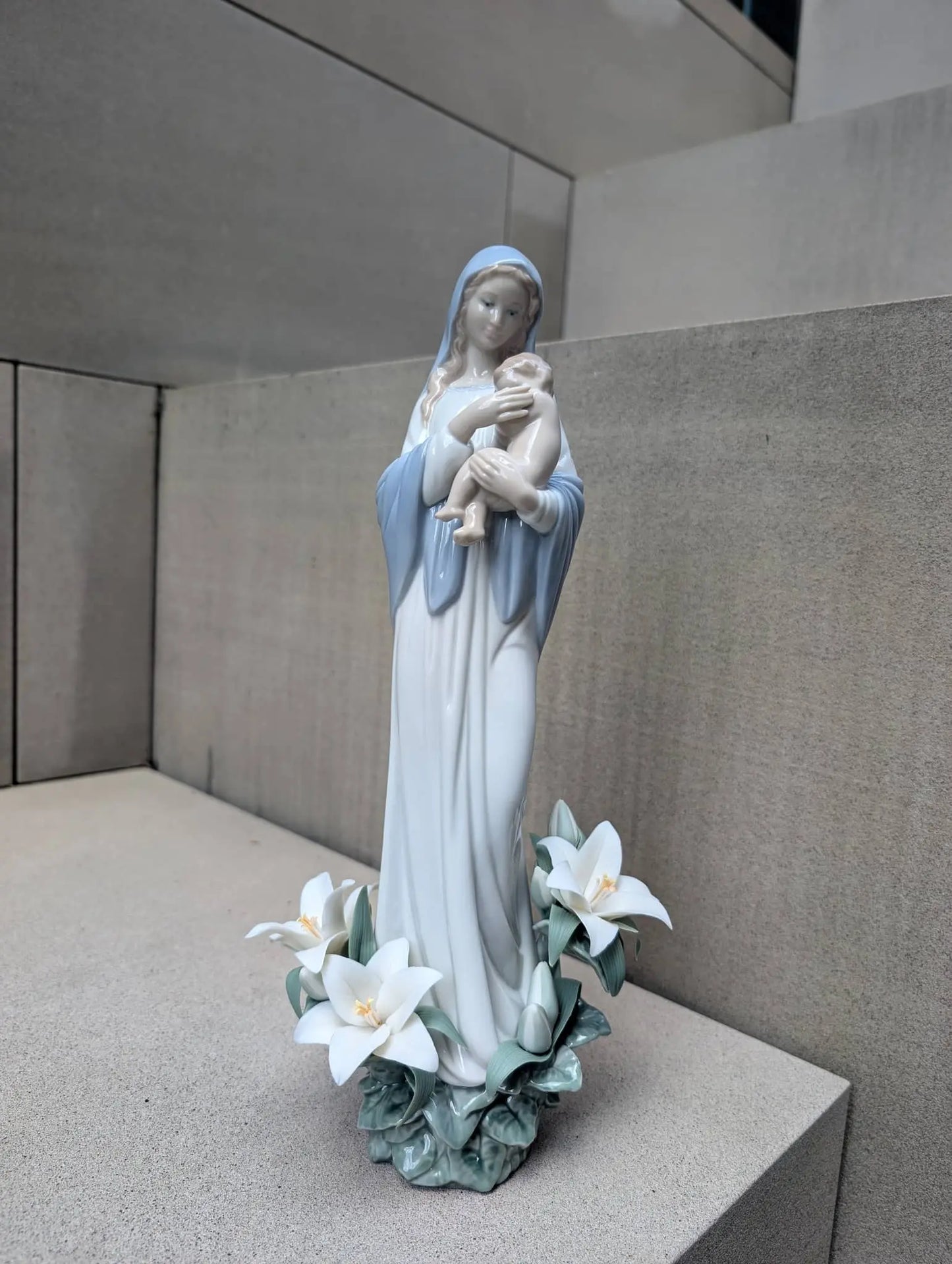  Lladró Madonna of the Flowers Virgin Mary and Baby Jesus Figurine Sculpture by Lladró at  FormFluent