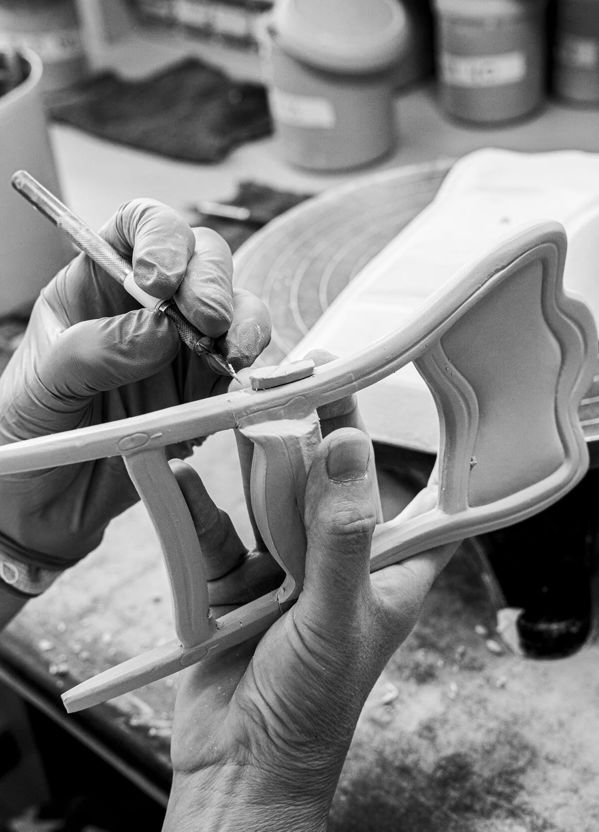  Lladró Backstage Ballet Women Figurine Limited Edition Sculpture by Lladró at  FormFluent