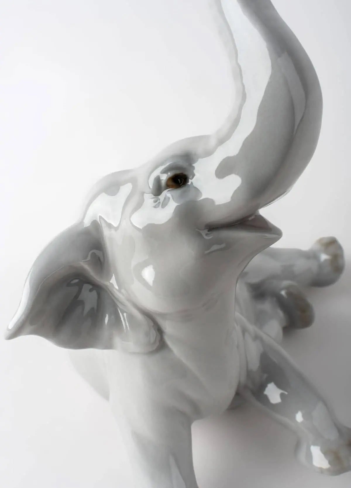 Lladró Baby Elephant with Pink Flower Sculpture | FormFluent