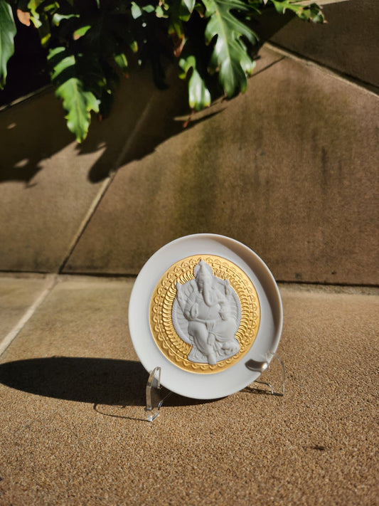 Lladró Lord Ganesha Decorative Plate (Gold Lustre) - FormFluent