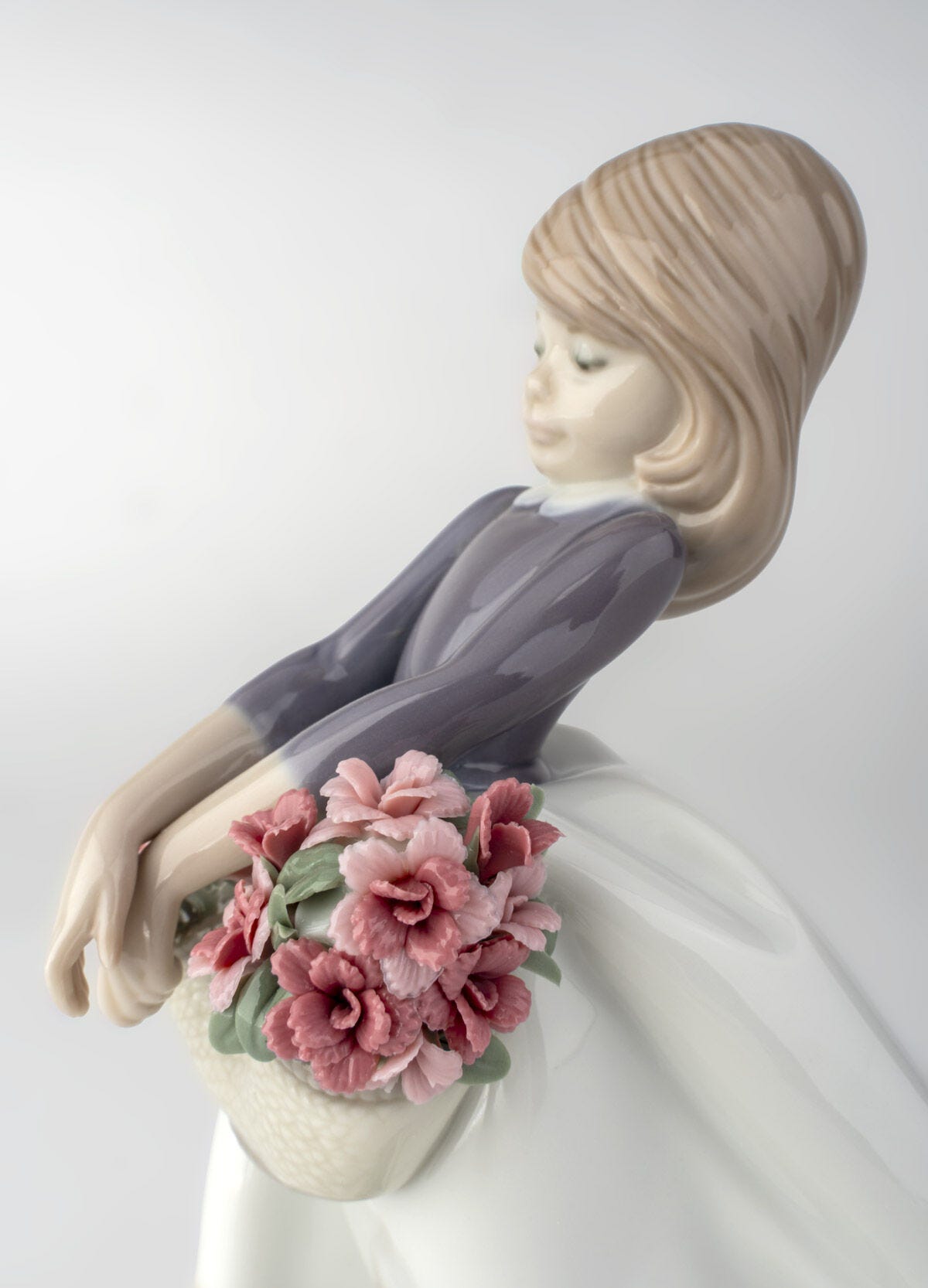 Buy Authentic Lladró Lladró May Flowers Girl Figurine Special Version Sculpture - FormFluent Sydney Australia