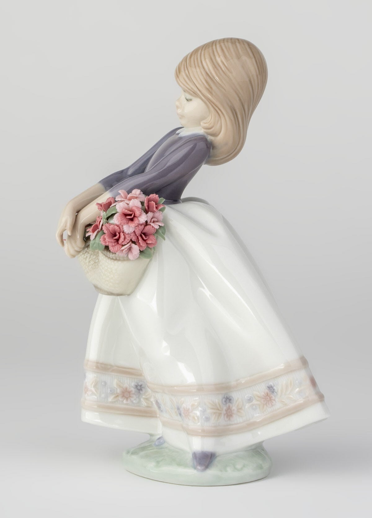 Buy Authentic Lladró Lladró May Flowers Girl Figurine Special Version Sculpture - FormFluent Sydney Australia