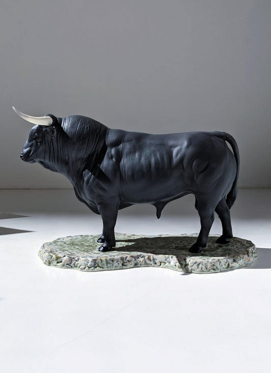 Spanish Bull Sculpture - FormFluent