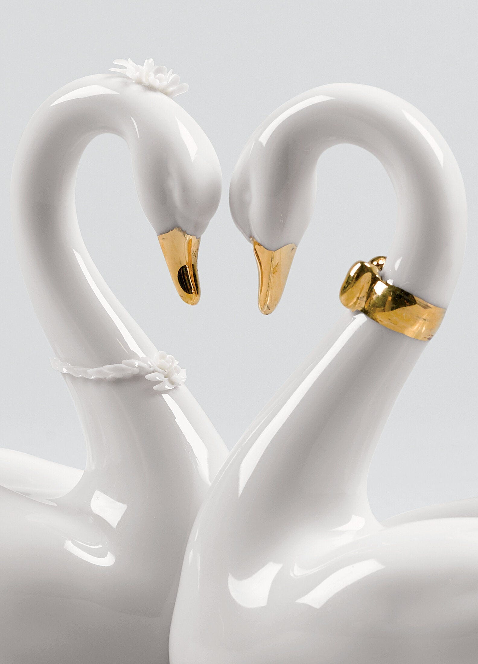 Lladró Endless Love Swans Heart Figurine - Gold Lustre Sculpture by Lladró at  FormFluent Sydney, Australia