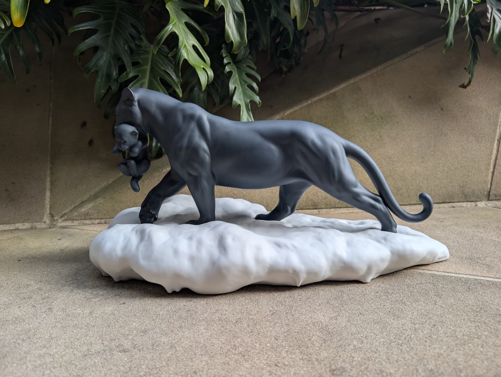 Lladró Black Panther with Cub Figurine - FormFluent