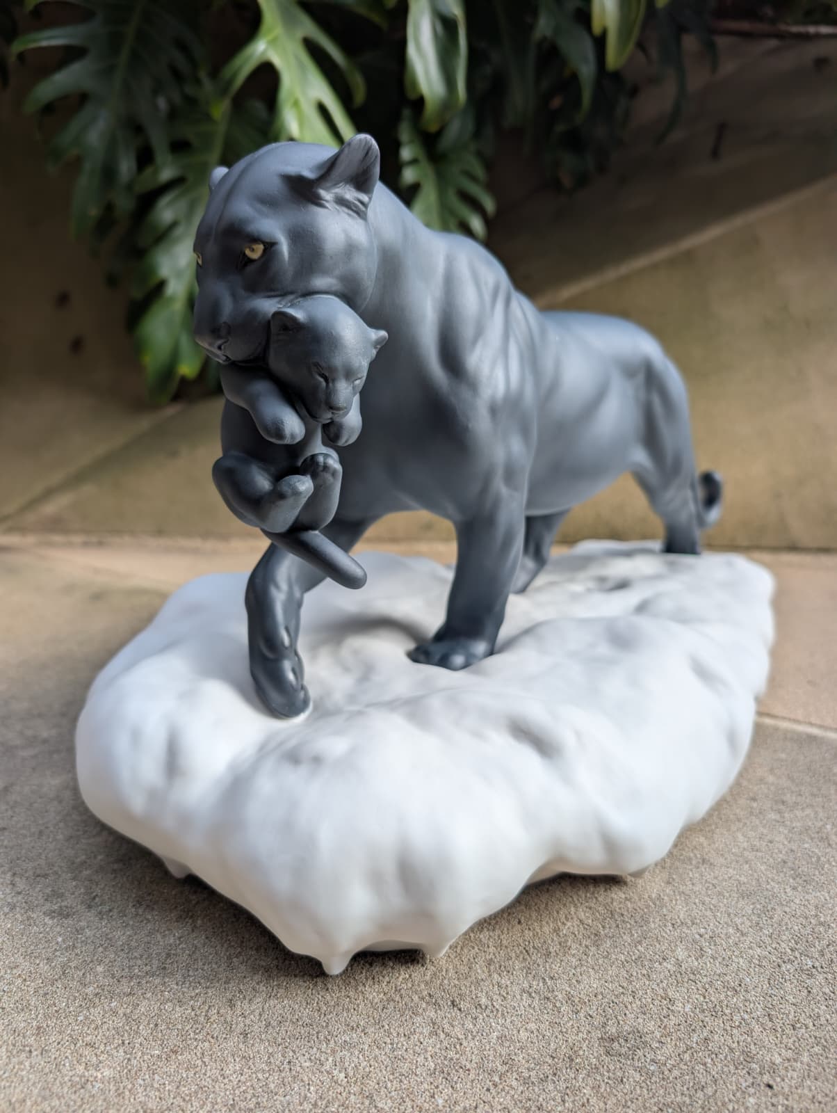 Lladró Black Panther with Cub Figurine - FormFluent