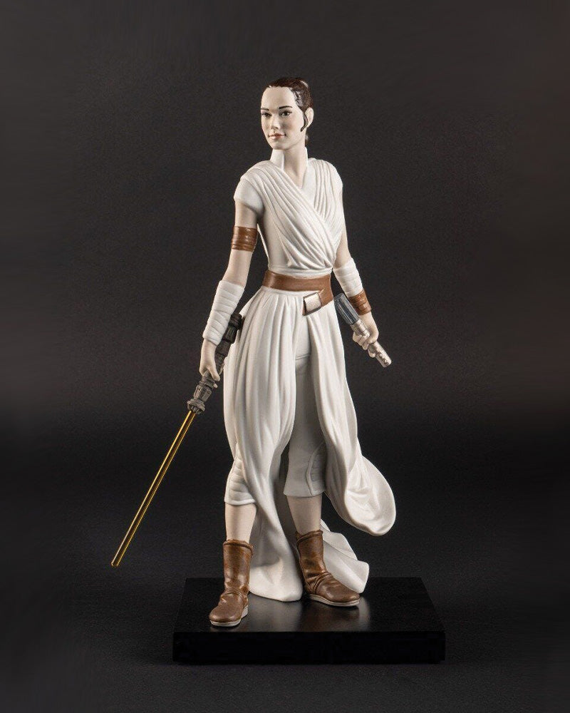 Rey™ Figurine