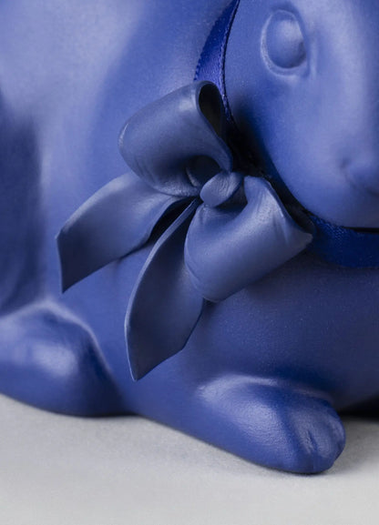  Lladró Attentive Bunny Blue-Gold (International Klein Blue) Sculpture by Lladró at  FormFluent