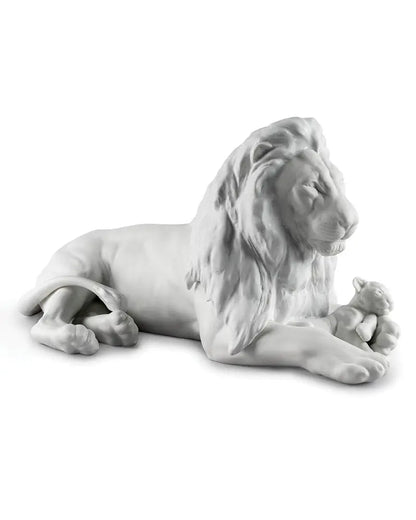  Lladró Lion with Cub Figurine Sculpture by Lladró at  FormFluent