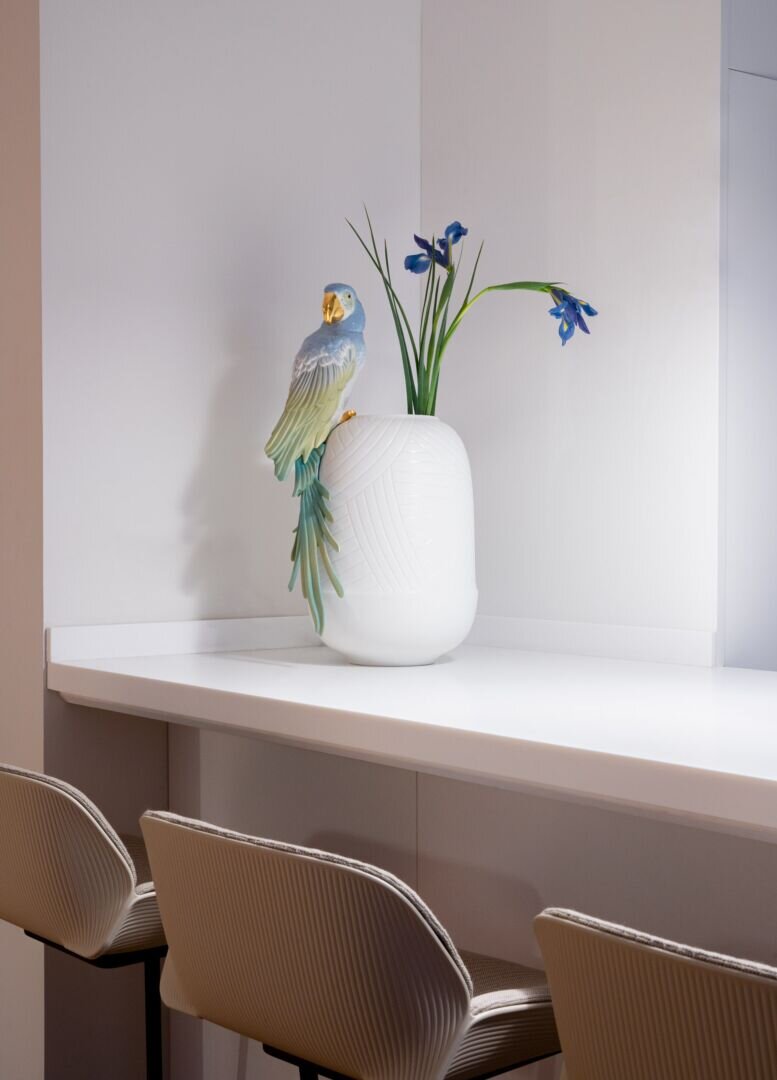 Macaw Bird Vase - FormFluent