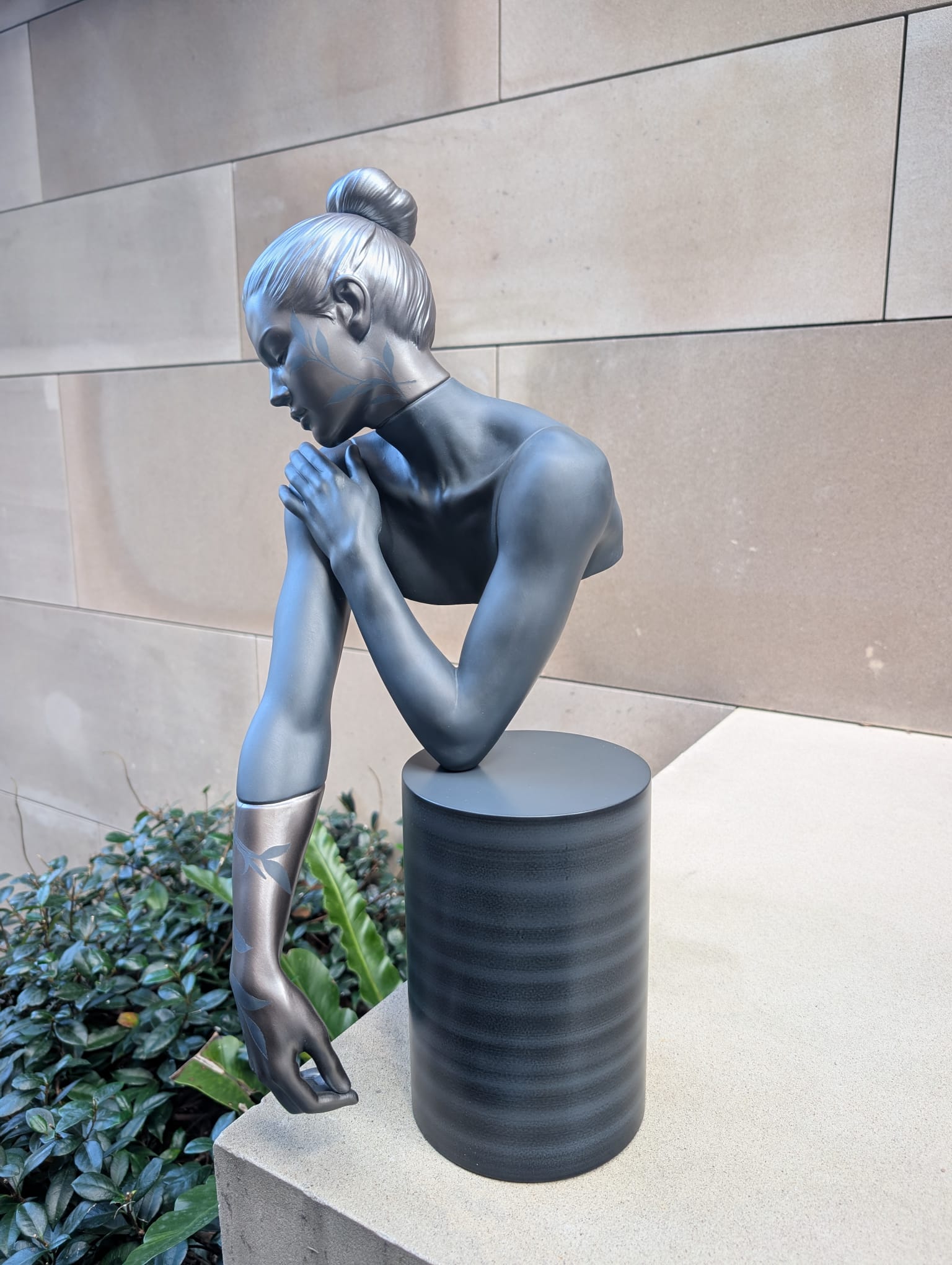 Lladró Reflections of Nature - Her Sculpture - FormFluent