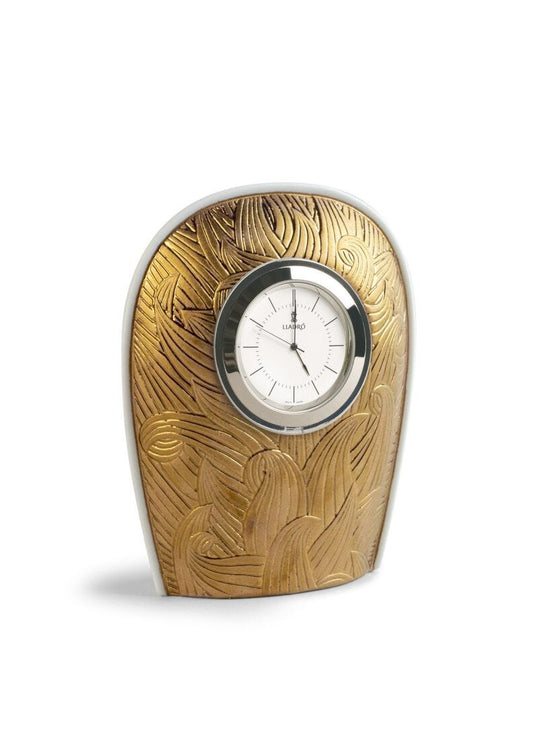 Mantle clock from the Mirage collection, ornamented with a decorative etching.
