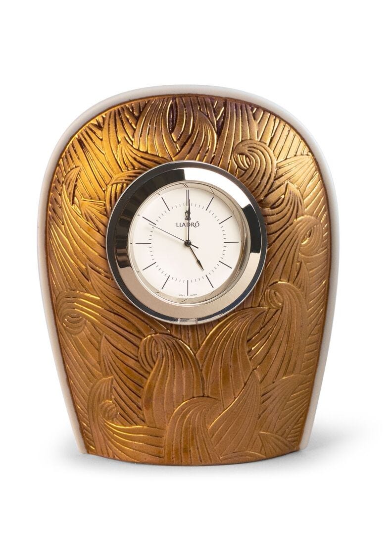Mantle clock from the Mirage collection, ornamented with a decorative etching.
