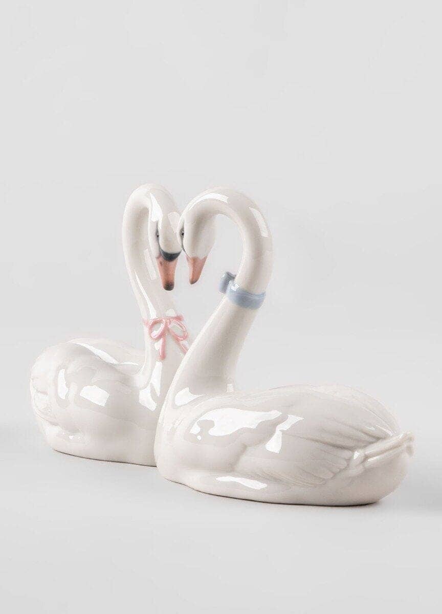 Lladró Endless Love Swans Heart - Cake Topper Sculpture by Lladró at  FormFluent Sydney, Australia