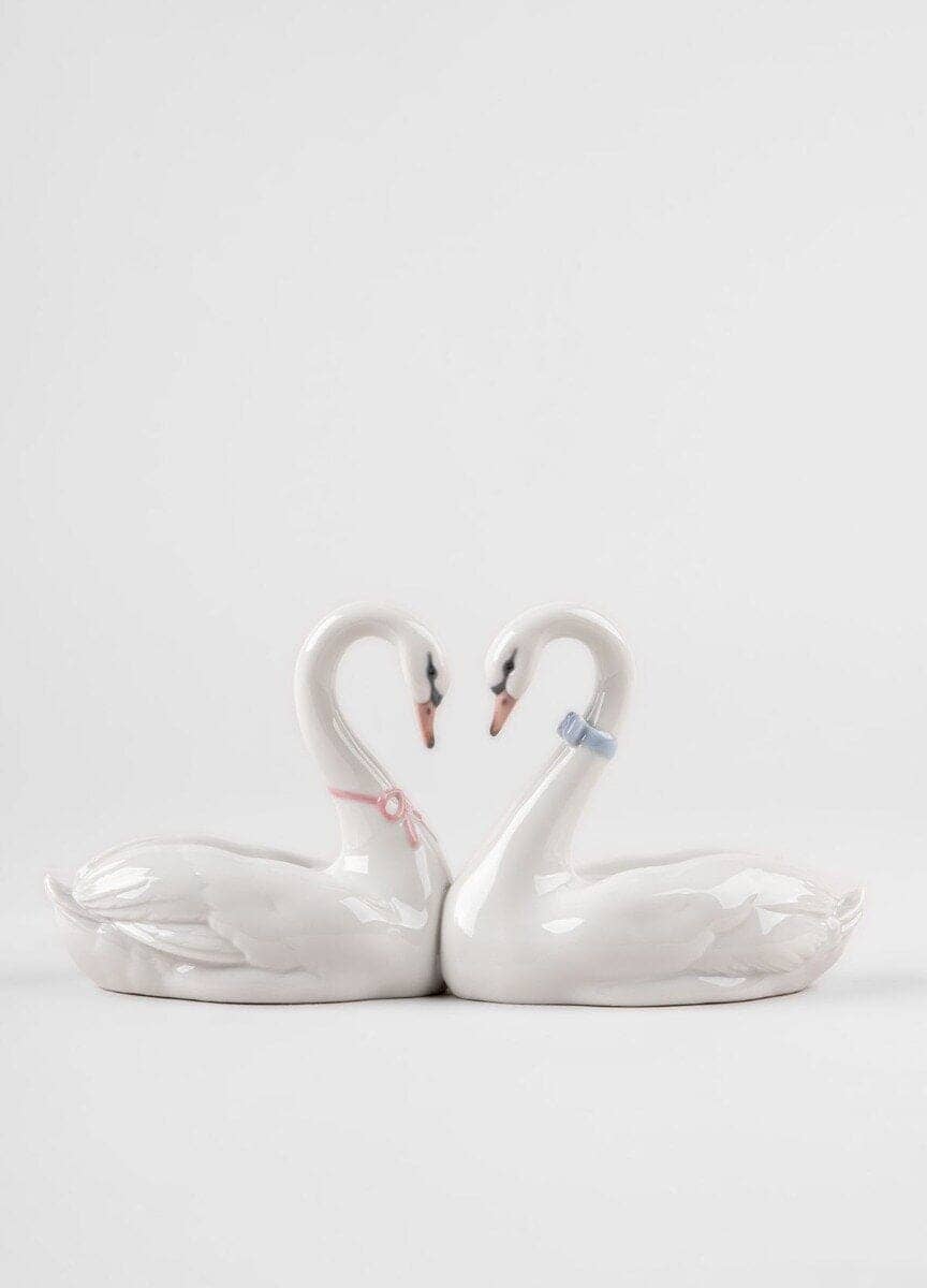 Lladró Endless Love Swans Heart - Cake Topper Sculpture by Lladró at  FormFluent Sydney, Australia