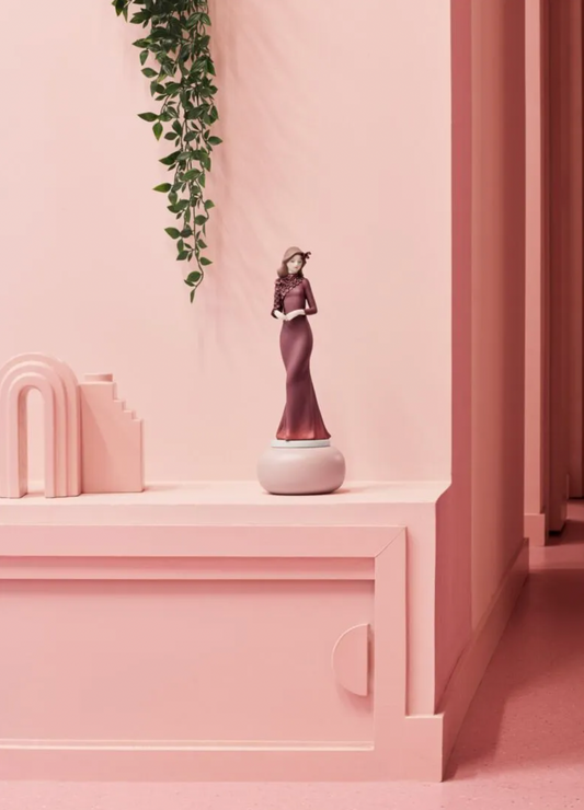 Lladró Haute Allure Timeless Style Sculpture. Limited Edition   FormFluent