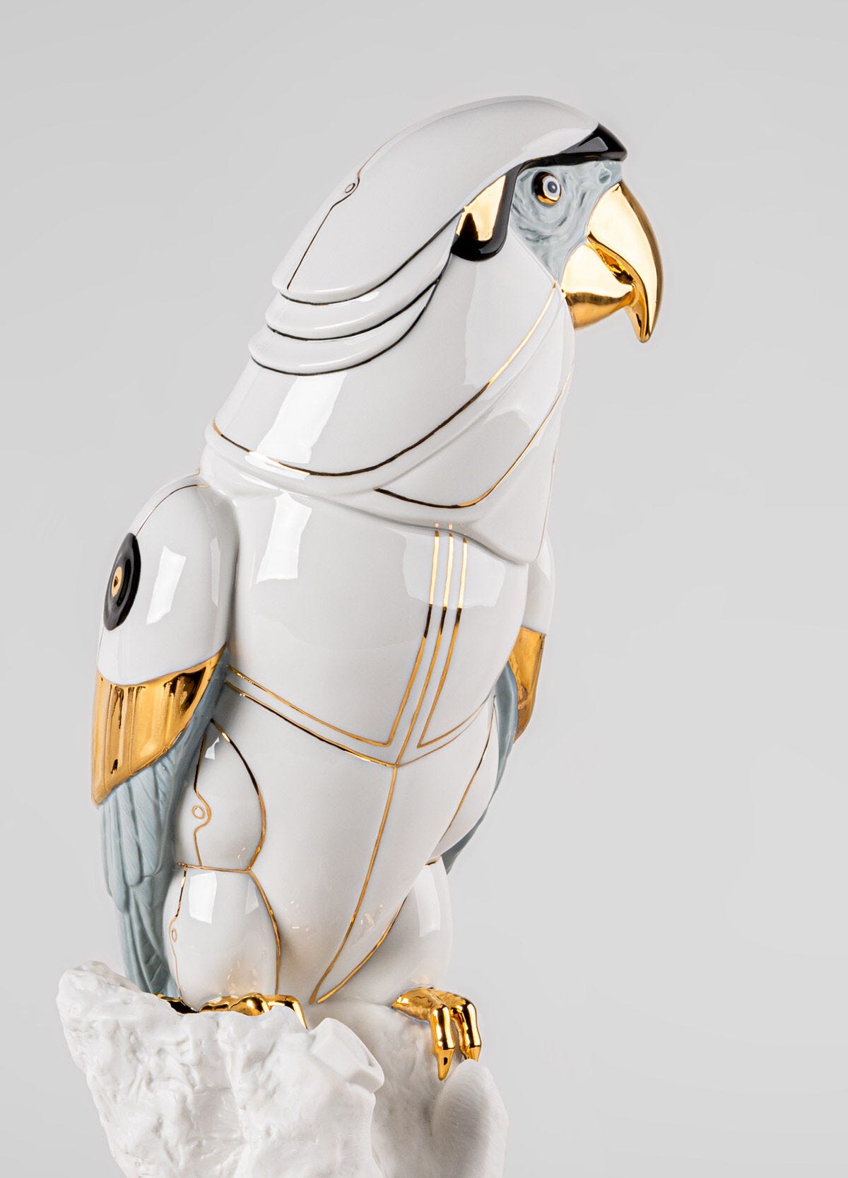 01009757_Lladro_Macaw_Bird_Cyborg_Sculpture_-_Close-up_2